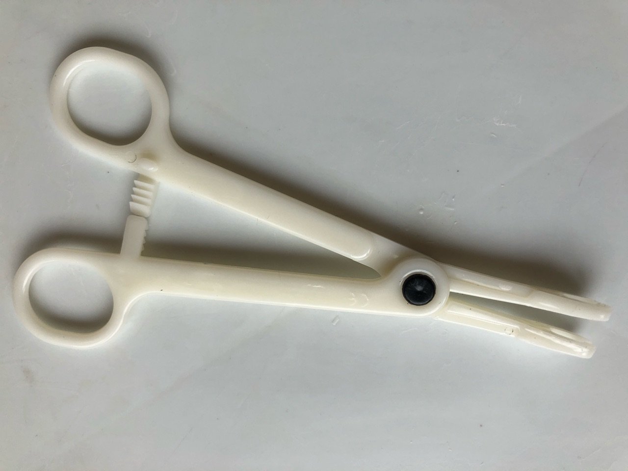 6 Pensete De Lipitori Din Plastic
